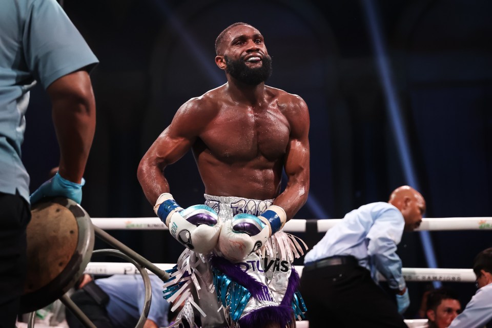 Ennis held the IBF 'interim' belt and has been praised by Floyd Mayweather