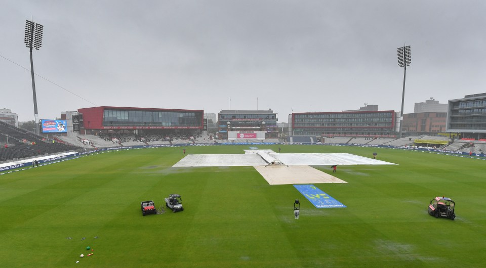 But the horrid weather ended their hopes of levelling up the series at 2-2