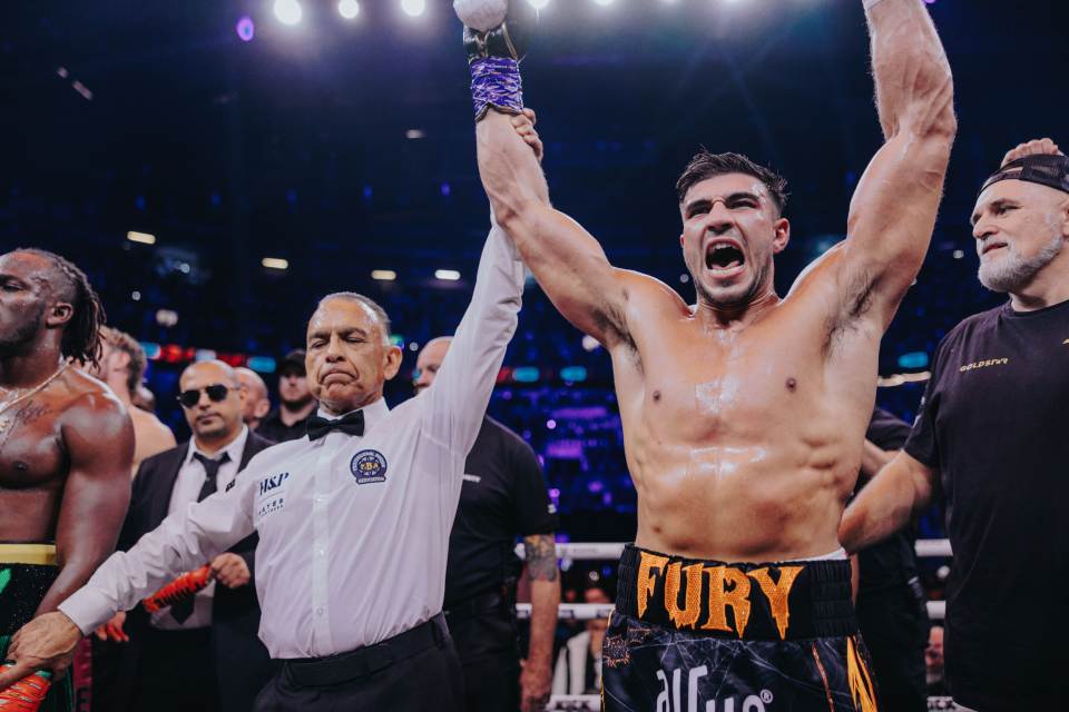 Fury won by majority decision to hand KSI his first loss