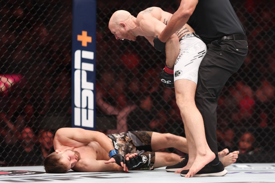 Emmett knocked Bryce Mitchell out cold in his last fight and will be no pushover for Murphy