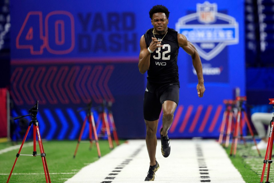 INDIANAPOLIS, INDIANA - MARCH 03: Tyquan Thornton #WO32 of Baylor runs the 40 yard dash during the NFL Combine at Lucas Oil Stadium on March 03, 2022 in Indianapolis, Indiana. (Photo by Justin Casterline/Getty Images)