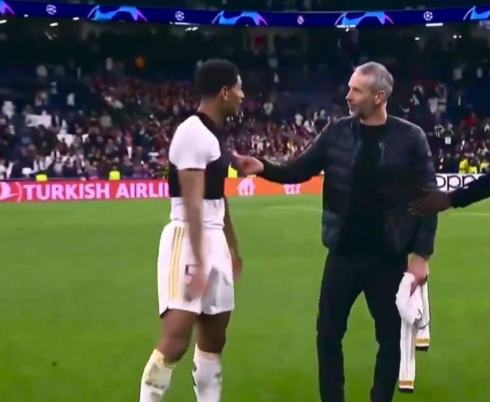 Rose was seen walking away with his former star's shirt
