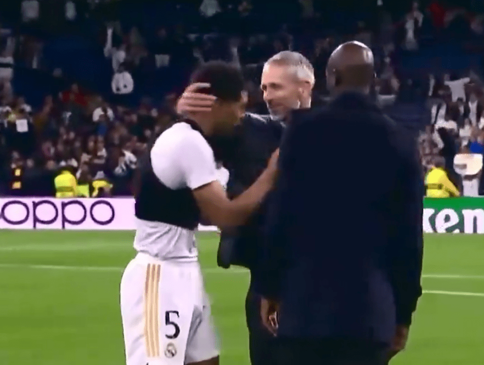 The duo then hugged before saying goodbye
