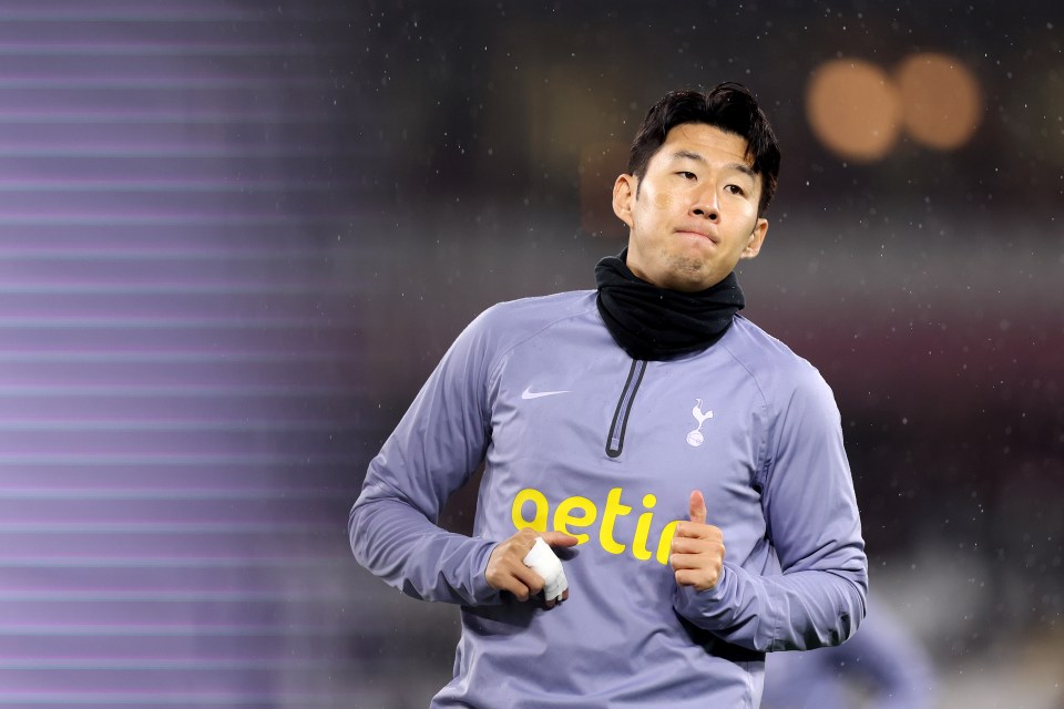 LONDON, ENGLAND - APRIL 02: Son Heung-Min of Tottenham Hotspur warms up prior to the Premier League match between West Ham United and Tottenham Hotspur at the London Stadium on April 02, 2024 in London, England. (Photo by Julian Finney/Getty Images)