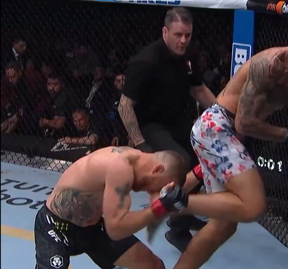 Holloway connected with a stunning kick in the closing moments of round one