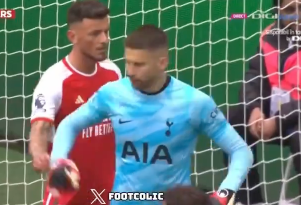 White tried to grab Vicario's glove strap to distract him