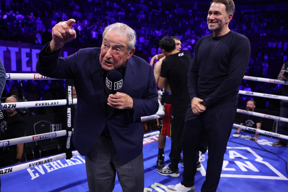 Arum furiously lashed out as Catterall watched on
