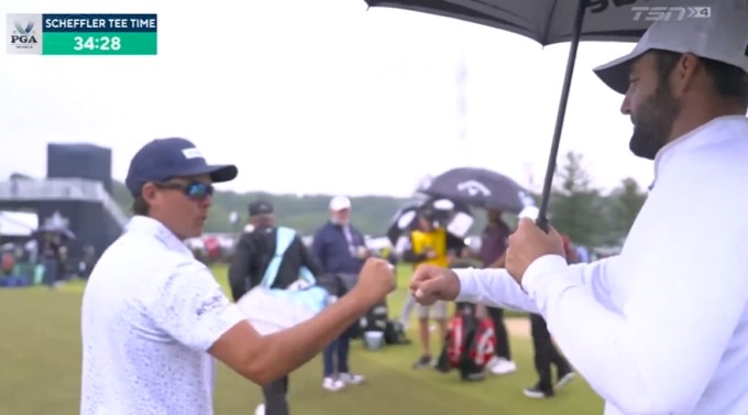 Rickie Fowler reaches out to check on his friend