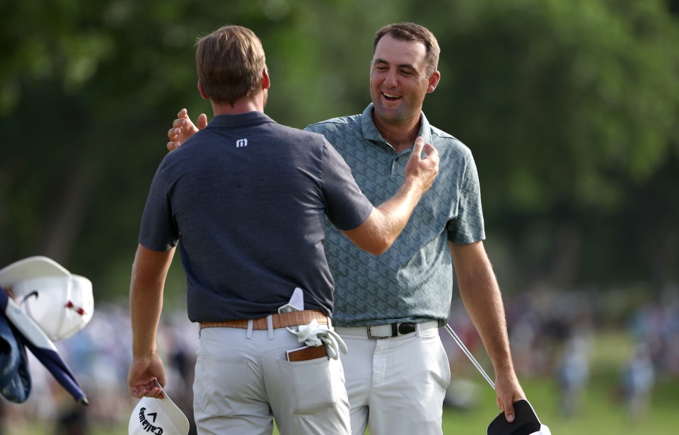 Scheffler and Burns embrace following their dramatic play-off at the 2022 Charles Schwab
