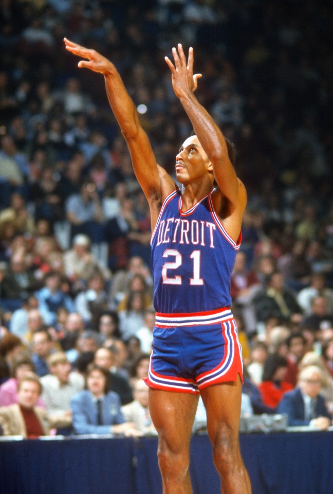 LANDOVER, MD - CIRCA 1975:  Dave Bing #21 of the Detroit Pistons shoots a free throw against the Washington Bullets during an NBA basketball game circa 1975 at the Capital Centre in Landover, Maryland. Bing played for the Pistons from 1966-75. (Photo by Focus on Sport/Getty Images)