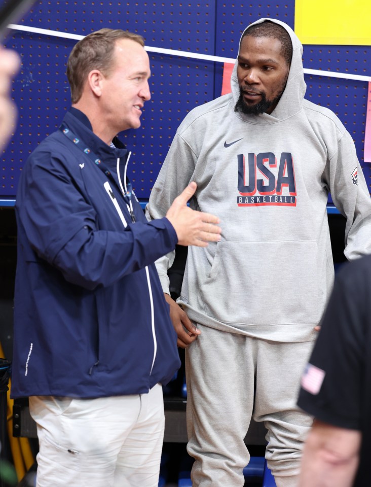 Peyton Manning and Durant enjoyed a private conversation before the first game