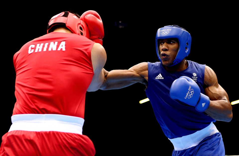 LONDON, ENGLAND - AUGUST 06:  Anthony Joshua of Great Britain (R) in action with Zhilei Zhang of China during the Men's Super Heavy (+91kg) on Day 10 of the London 2012 Olympic Games at ExCeL on August 6, 2012 in London, England.  (Photo by Scott Heavey/Getty Images)