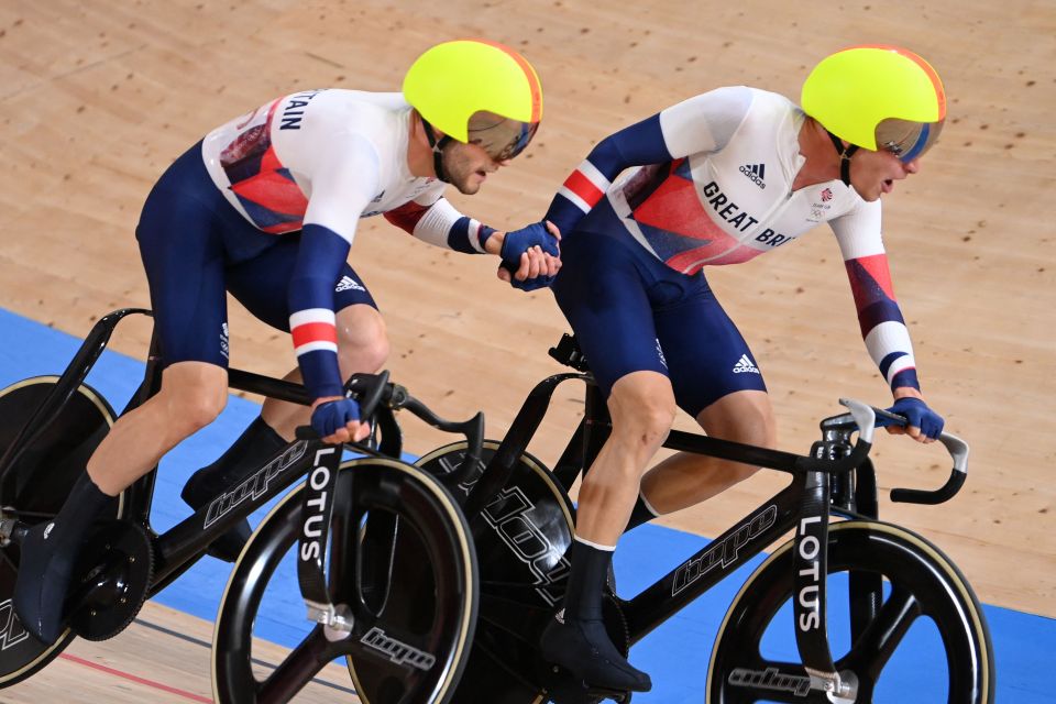 Britain's Matthew Walls (L) and Britain's Ethan Hayter in action in the men's track cycling madison final during the Tokyo 2020 Olympic Games at Izu Velodrome in Izu, Japan, on August 7, 2021. (Photo by Peter PARKS / AFP) (Photo by PETER PARKS/AFP via Getty Images)