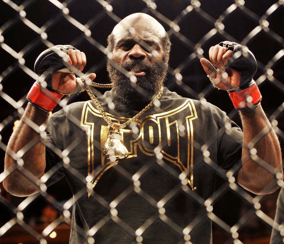 LAS VEGAS - DECEMBER 05:  UFC fighter Kimbo Slice (Pictured) celebrates after beating UFC fighter Houston Alexander during their Heavyweight fight at The Ultimate Fighter Season 10 Finale on December 5, 2009 in Las Vegas, Nevada.  (Photo by Jon Kopaloff/Getty Images)
