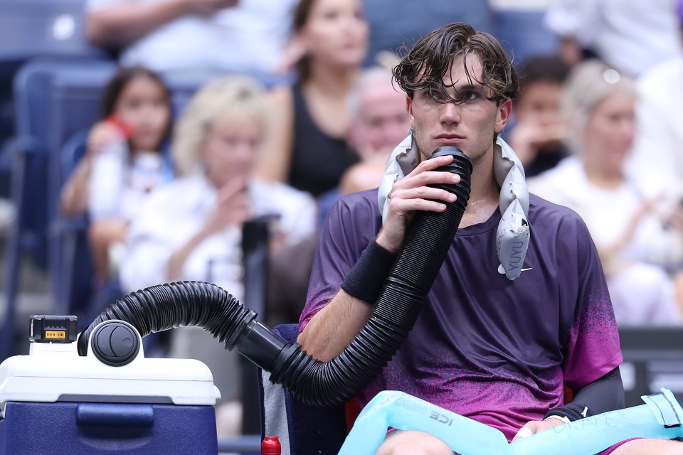 Draper tried everything to overcome the heat, but lost in straight sets