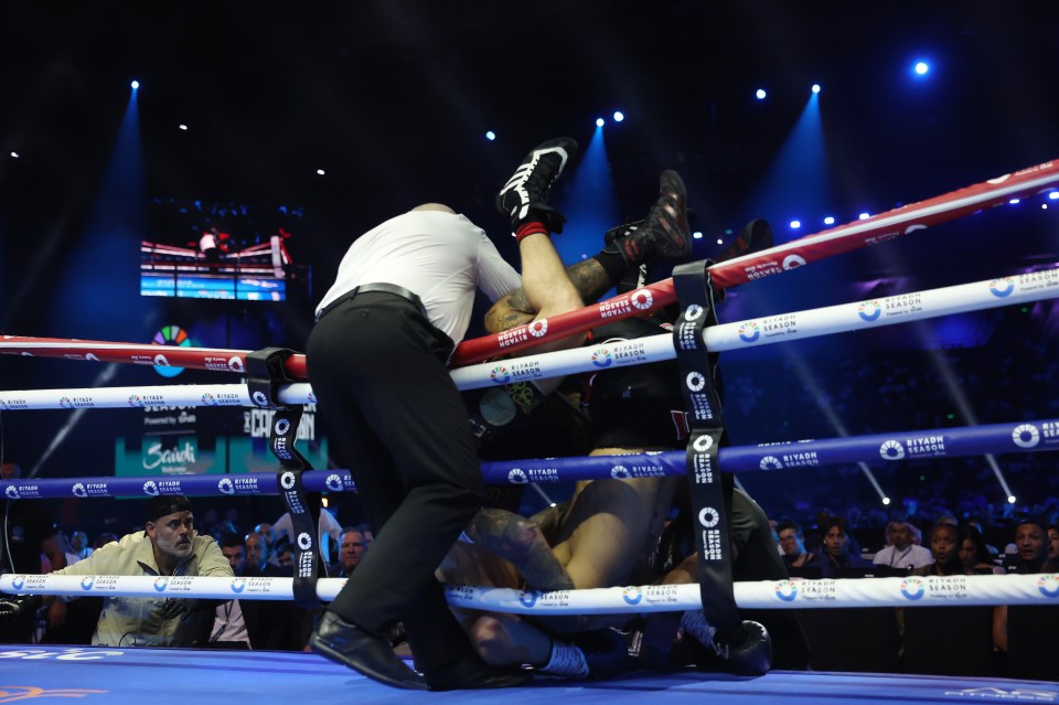 The first fight ended after this bizarre incident