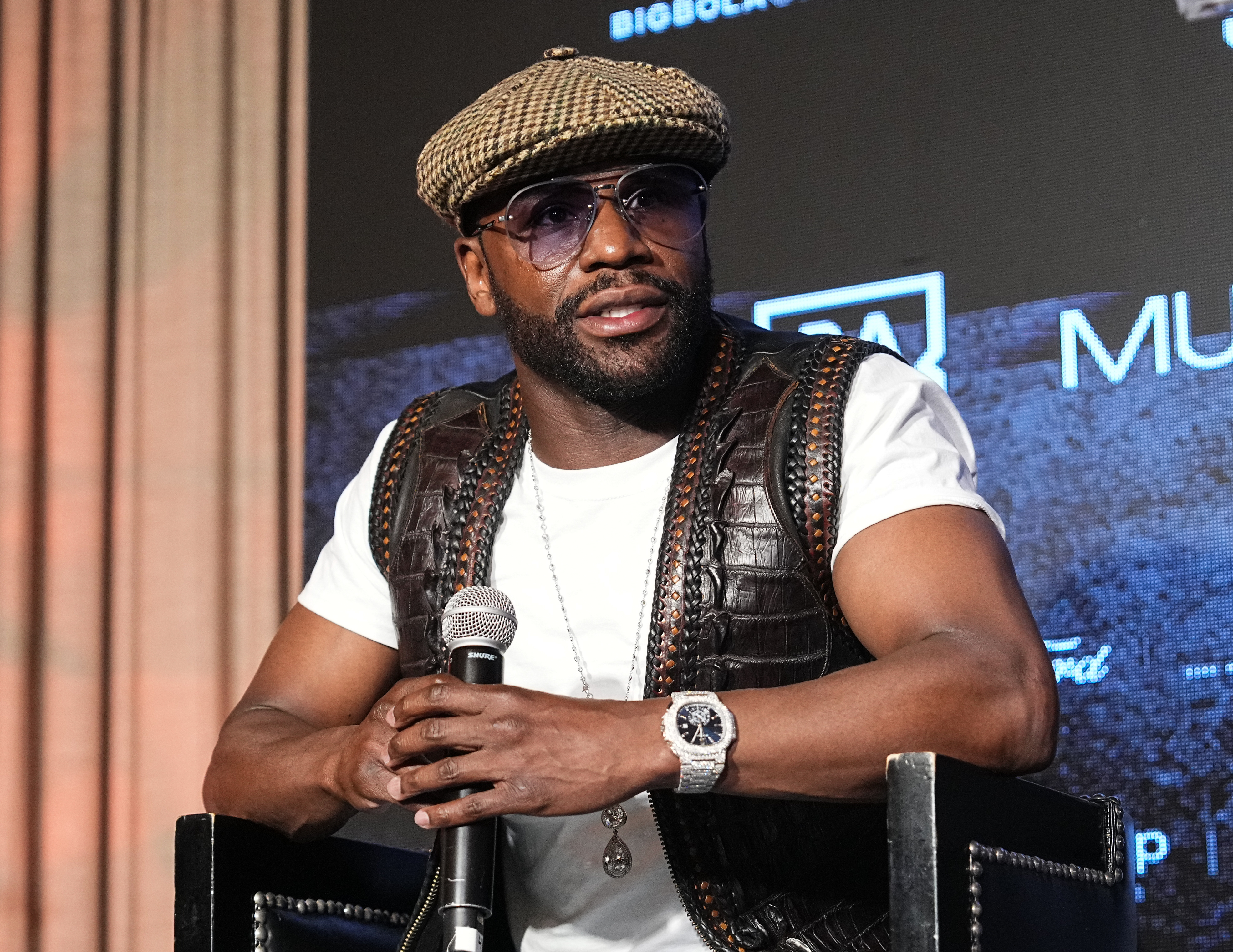Mayweather believes Paul has no chance of beating Alvarez