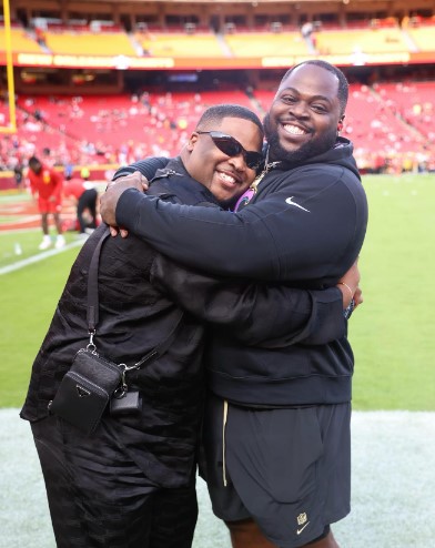 Khalen posed for a photo with his brother before the game