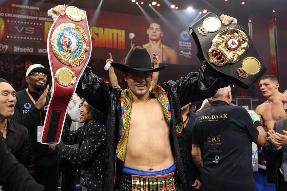 Gilberto Zurdo Ramirez holding the WBA and WBO cruiserweight world championship belts.