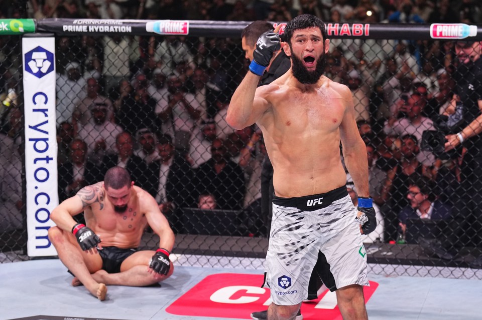 He also believes Chimaev will reach the middleweight division's summit