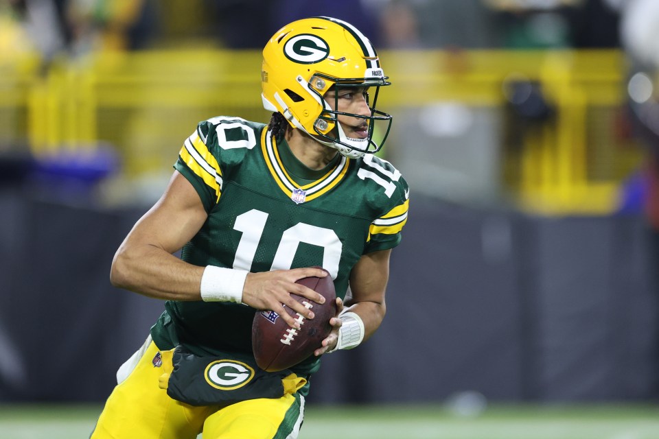 Love threw for one touchdown in Green Bay's shutout