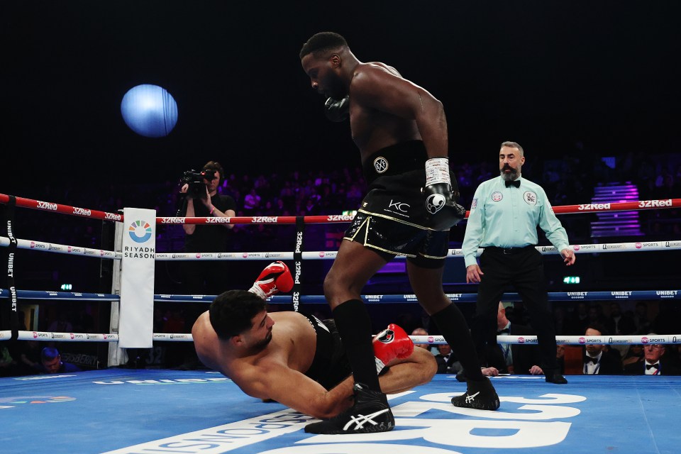 LONDON, ENGLAND - DECEMBER 07: Lawrence Okolie knocks out Hussein Muhamed during the WBC Silver Heavyweight title fight between Lawrence Okolie and Hussein Muhamed at OVO Arena Wembley on December 07, 2024 in London, England. (Photo by James Chance/Getty Images)