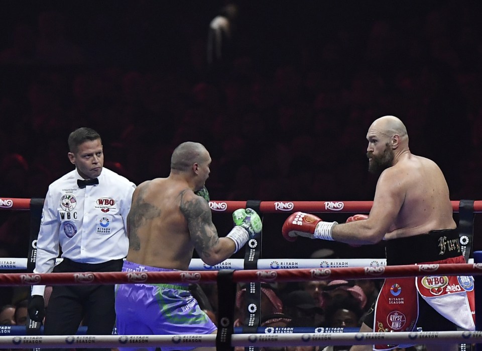 Oleksandr Usyk and Tyson Fury boxing.