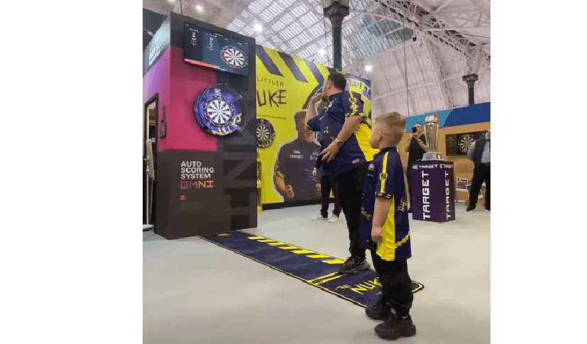 Luke Littler demonstrates how to stand sideways at the throw line