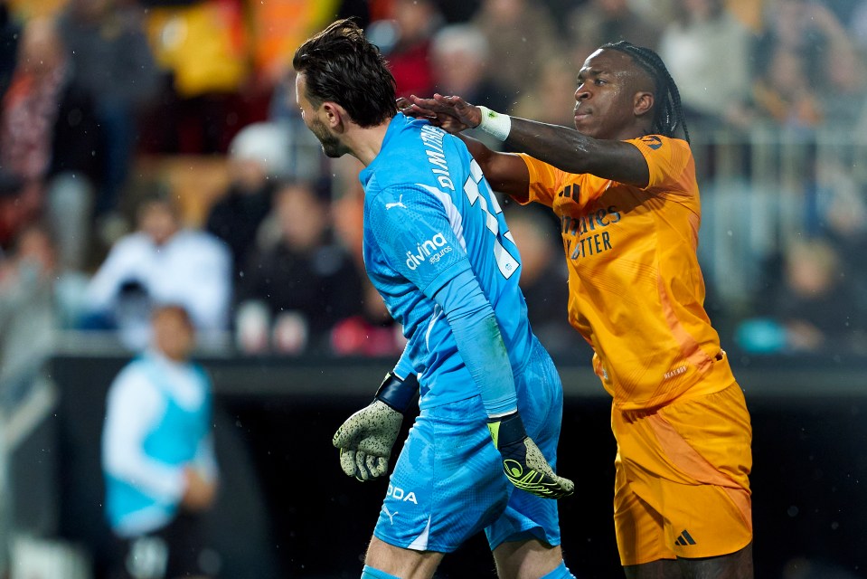 Vinicius Jr was dismissed for this shove