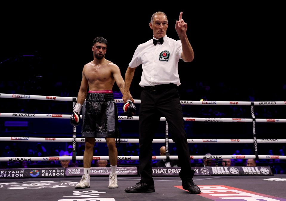 LONDON, ENGLAND - FEBRUARY 01: Adam Azim has a point deducted by the Referee during the IBO World Super Lightweight Title fight between Adam Azim and Sergey Lipinets at OVO Arena Wembley on February 01, 2025 in London, England. (Photo by James Chance/Getty Images)