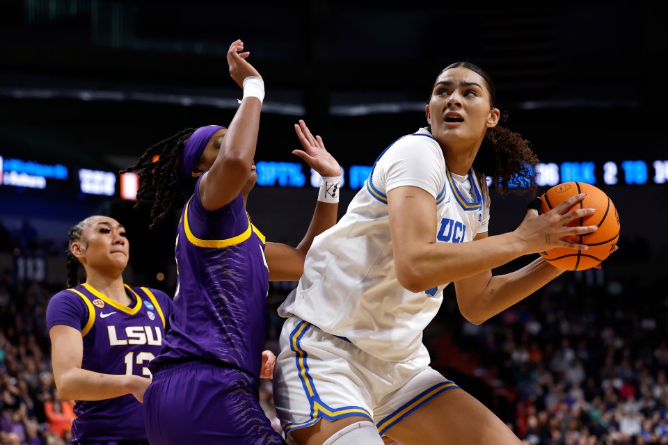 Betts found herself in foul trouble early on