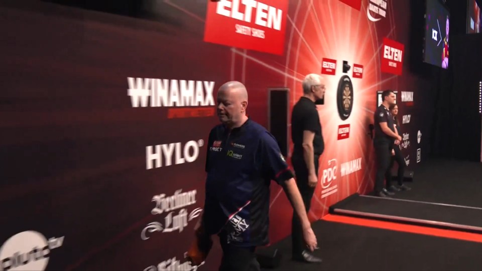 Darts fans were not happy with former world champion Van Barneveld for his reaction to the defeat and quick exit out of the arena