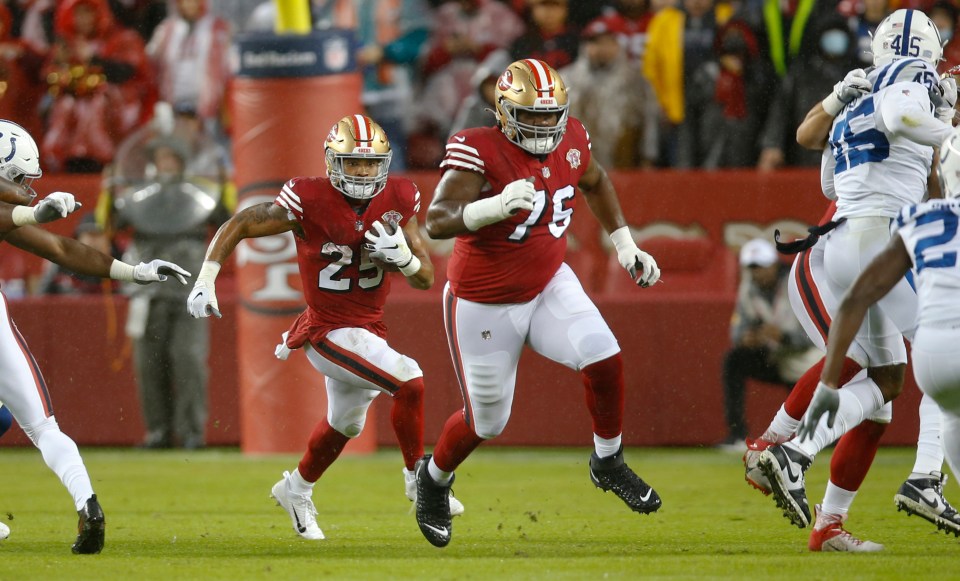 Jaylon Moore and Elijah Mitchell played at the 49ers together