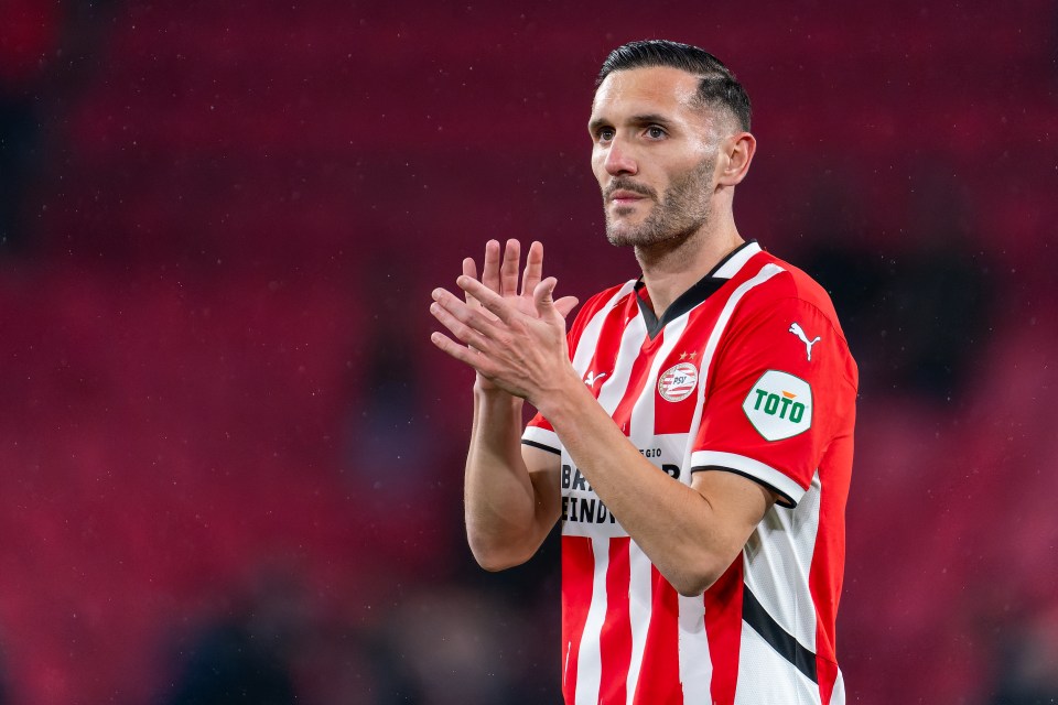 EINDHOVEN, NETHERLANDS - FEBRUARY 26: Lucas Perez of PSV applauds for the fans after the Dutch TOTO KNVB Beker match between PSV and Go Ahead Eagles at Philips Stadion on February 26, 2025 in Eindhoven, Netherlands. (Photo by Joris Verwijst/BSR Agency/Getty Images)