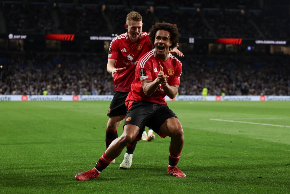 SAN SEBASTIAN, SPAIN - MARCH 06: Joshua Zirkzee of Manchester United celebrates scoring his team's first goal during the UEFA Europa League 2024/25 Round of 16 First Leg match between Real Sociedad de Futbol and Manchester United at Reale Arena on March 06, 2025 in San Sebastian, Spain. (Photo by Ion Alcoba Beitia/Getty Images)
