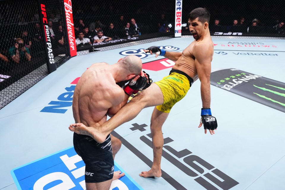 Fernandes had Kutateladze down in the first round with a stunning high kick