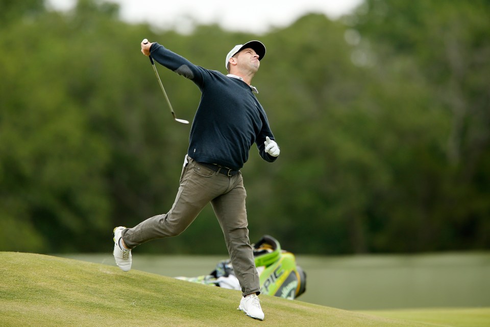 Every turned his club toss meltdown into the logo of his golf brand - Live Forever Golf