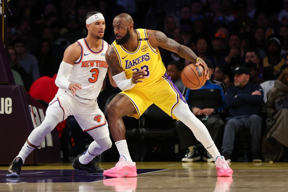 James focused his intensity on the court as the Lakers won their 8th straight game