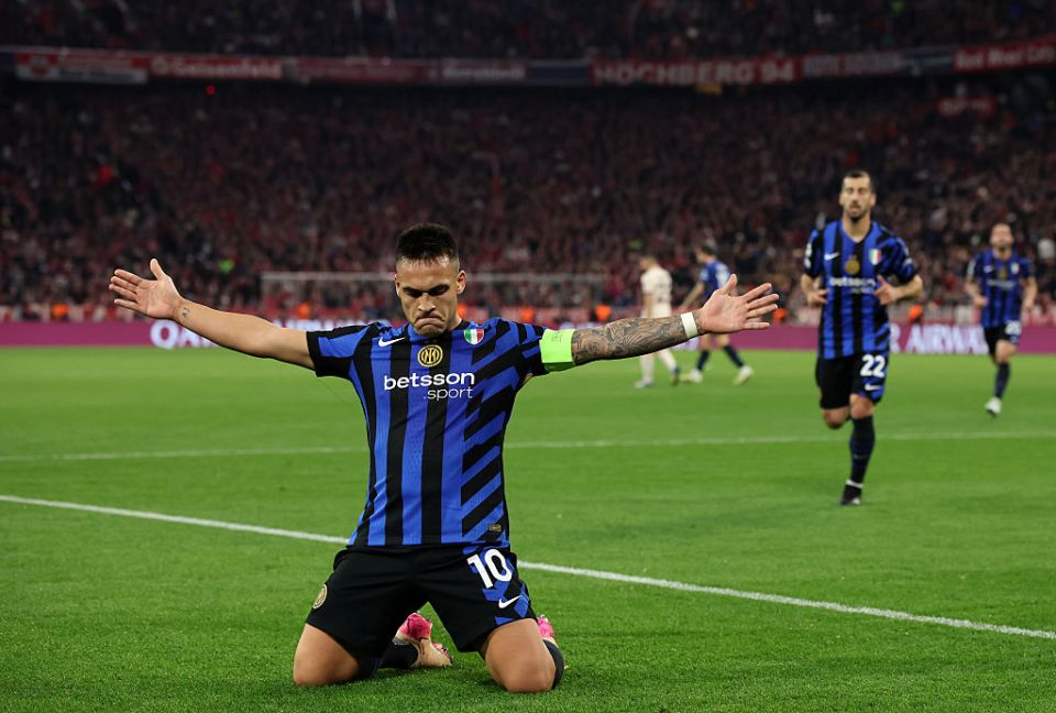MUNICH, GERMANY - APRIL 08: Lautaro Martinez of FC Internazionale celebrates scoring his team's first goal with teammate Marcus Thuram during the UEFA Champions League 2024/25 Quarter Final First Leg match between FC Bayern MÃ¼nchen and FC Internazionale Milano at Fussball Arena Muenchen on April 08, 2025 in Munich, Germany. (Photo by Alex Grimm/Getty Images)