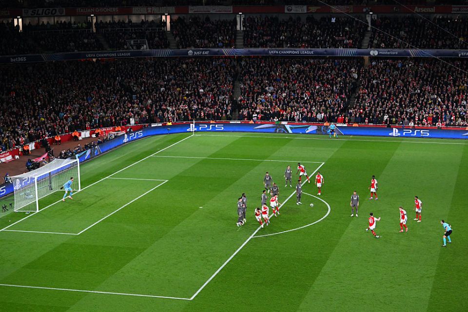 LONDON, ENGLAND - APRIL 08: Declan Rice of Arsenal scores his team's second goal past Thibaut Courtois of Real Madrid from a free-kick during the UEFA Champions League 2024/25 Quarter Final First Leg match between Arsenal FC and Real Madrid C.F. at Emirates Stadium on April 08, 2025 in London, England. (Photo by Alex Burstow/Arsenal FC via Getty Images)