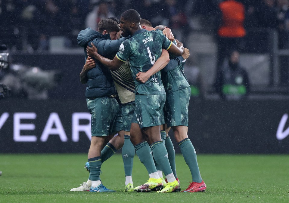 FRANKFURT AM MAIN, GERMANY - APRIL 17: Players of Tottenham Hotspur celebrate victory after the UEFA Europa League 2024/25 Quarter Final Second Leg match between Eintracht Frankfurt and Tottenham Hotspur at Deutsche Bank Park on April 17, 2025 in Frankfurt am Main, Germany. (Photo by Simon Hofmann - UEFA/UEFA via Getty Images)