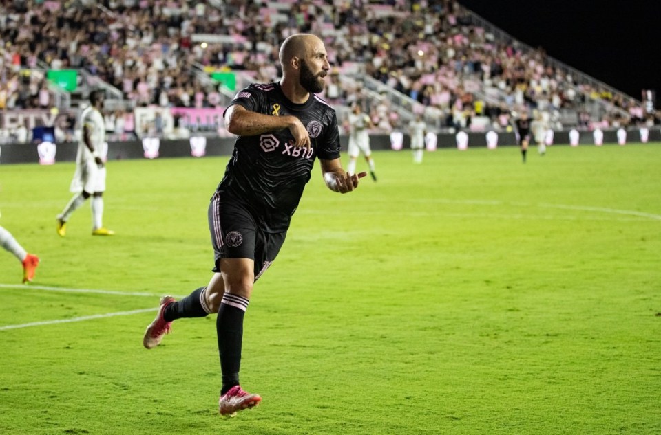 FORT LAUDERDALE, FLORIDA - SEPTEMBER 13: Gonzalo Higuaín #10 of Inter Miami CF celebrates a goal against Columbus Crew at DRV PNK Stadium on September 13, 2022 in Fort Lauderdale, Florida. (Photo by Lauren Sopourn/Getty Images)