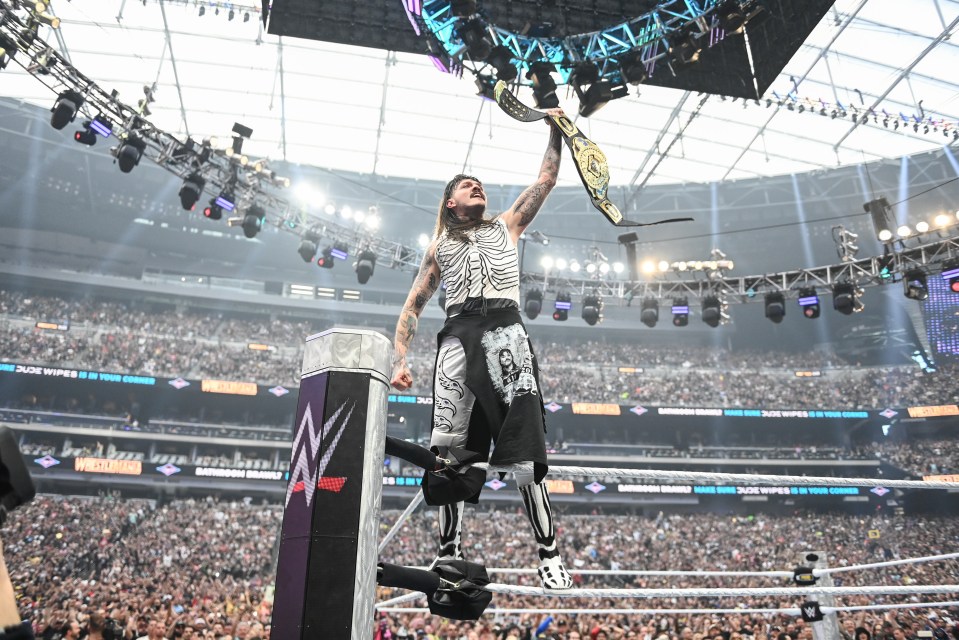 After years of villainy, fan adoration is coming Dominik Mysterio's way