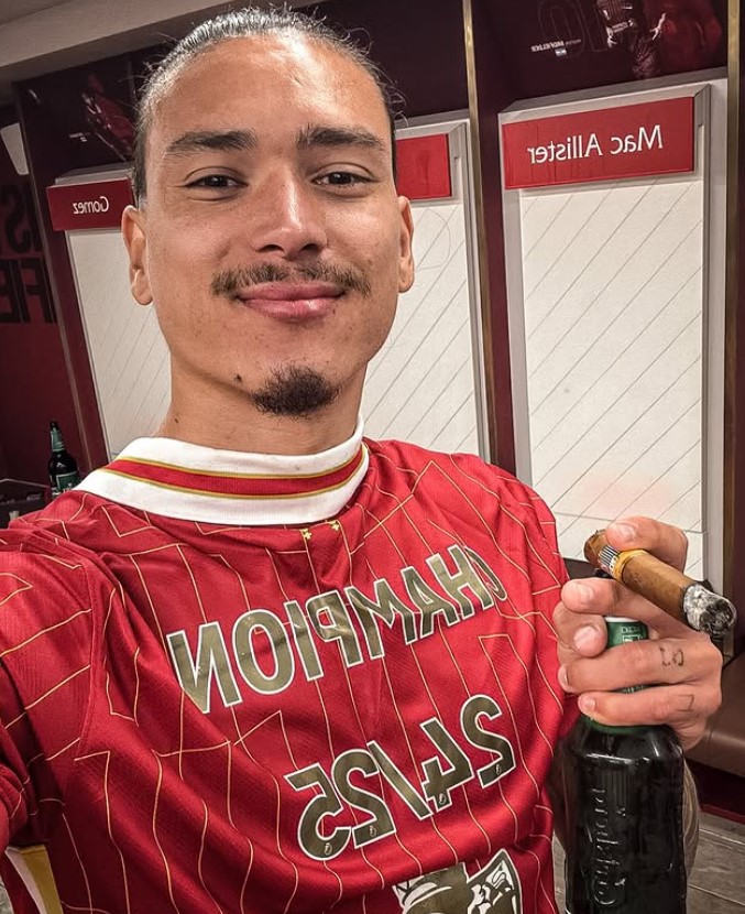 A pint of Carlsberg and a cigar was the way to go for Nunez