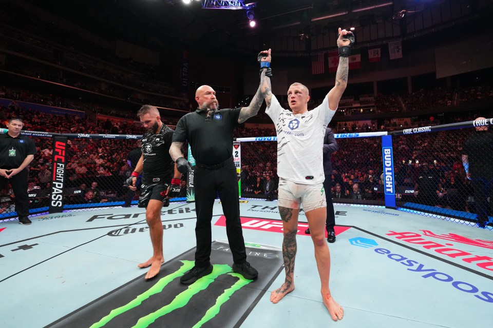 The Welshman cruised to a unanimous decision victory with all three judges scoring it 30-27